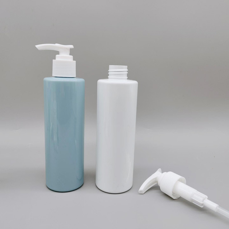 Blue bottle with DIVINIO NATURA hand soap label